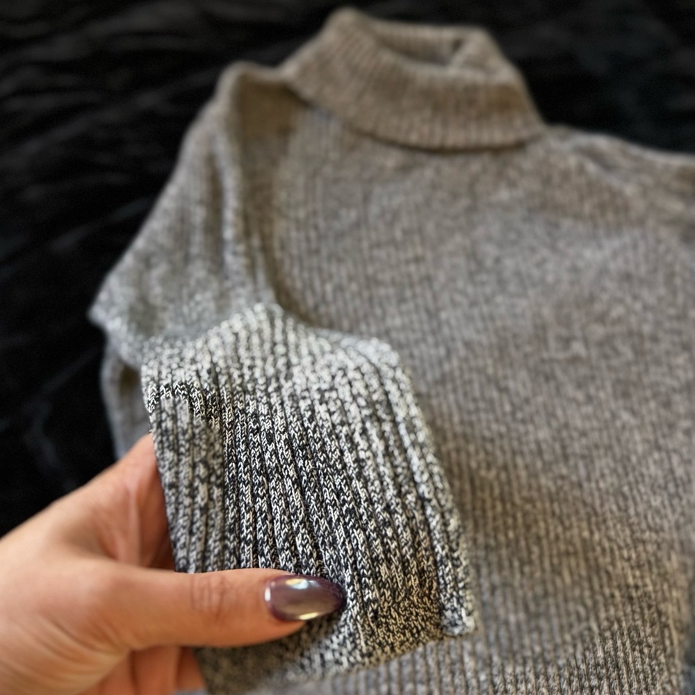 LIZ CLAIBORNE 100% Cotton Black and White Cable Knit Turtle Neck Sweater